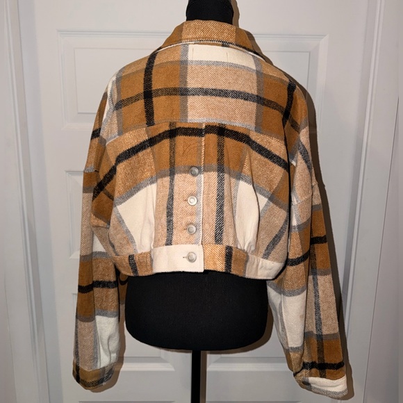 Cropped Plaid Jacket – Fall Essential ✨ - Picture 2 of 4